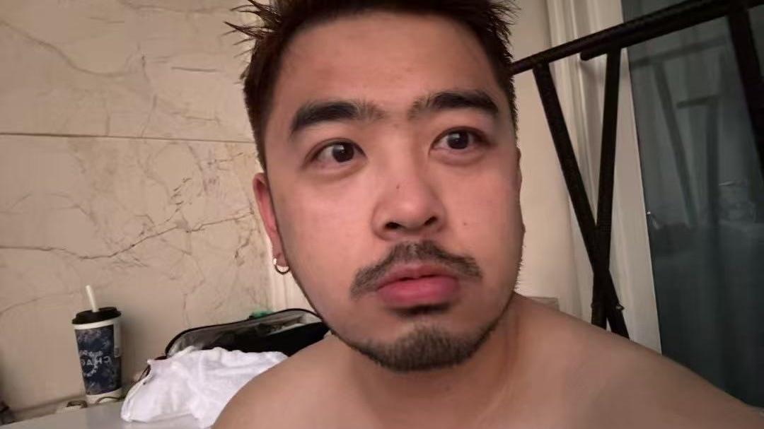 在床上积积对积积的桶胸：我的私密体验与情感探索